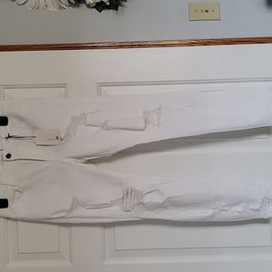 NWT Cello white distressed size 9 skinny jeans